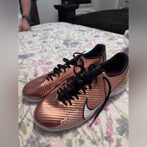 NIKE ZOOM MERCURIAL VAPOR 15 ACADEMY IC INDOOR/COURT SOCCER SHOES